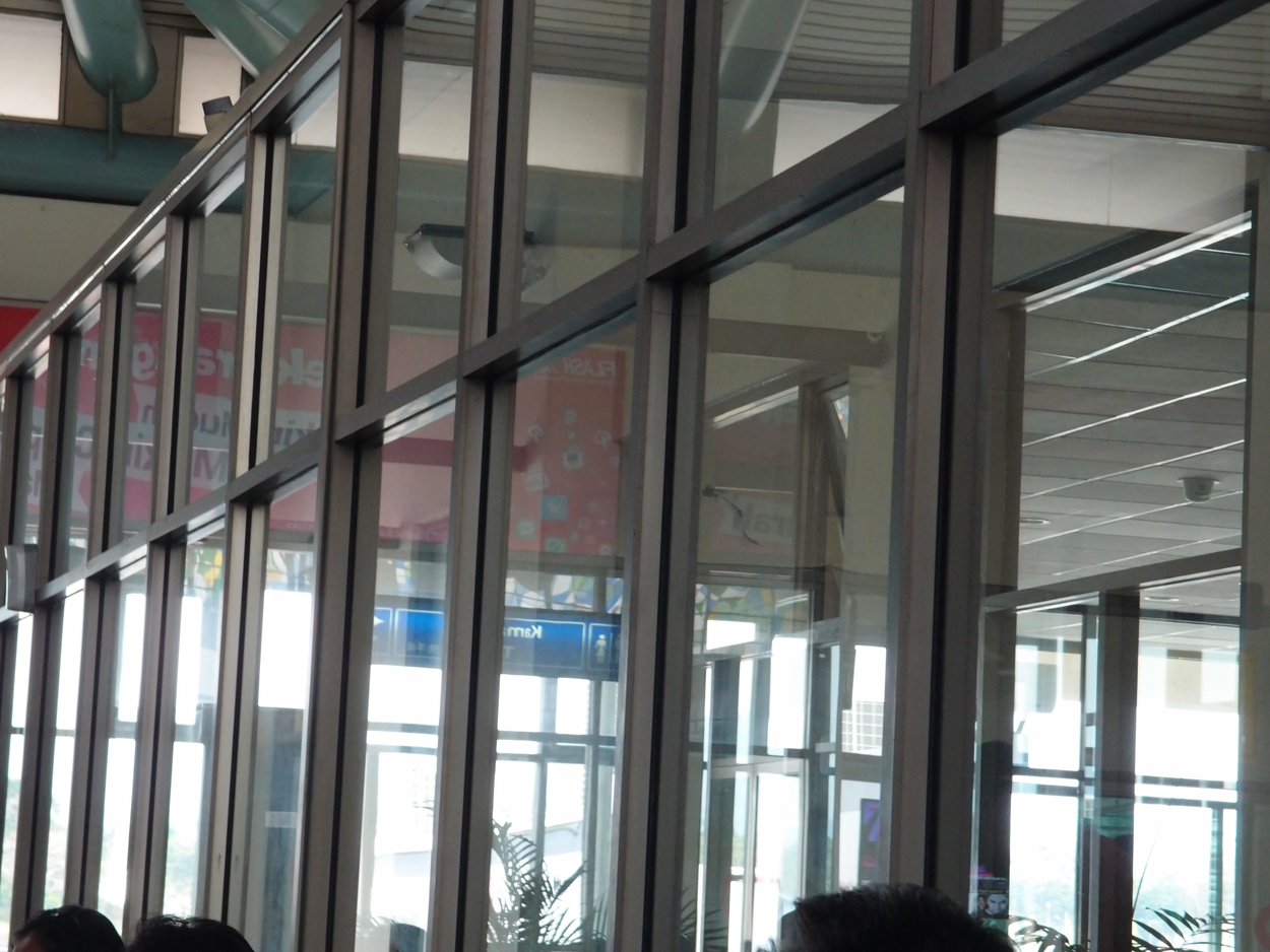 2015-10-07 05 Manado Airport (Video, Audio + Foto)